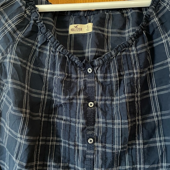 Navy shirt, Hollister size small - Picture 3 of 4